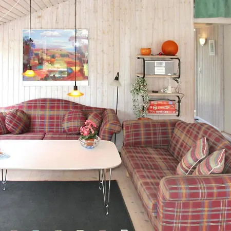 Holiday home Edzard - 200m From The Sea In Ne Jutland By Interhome Hals